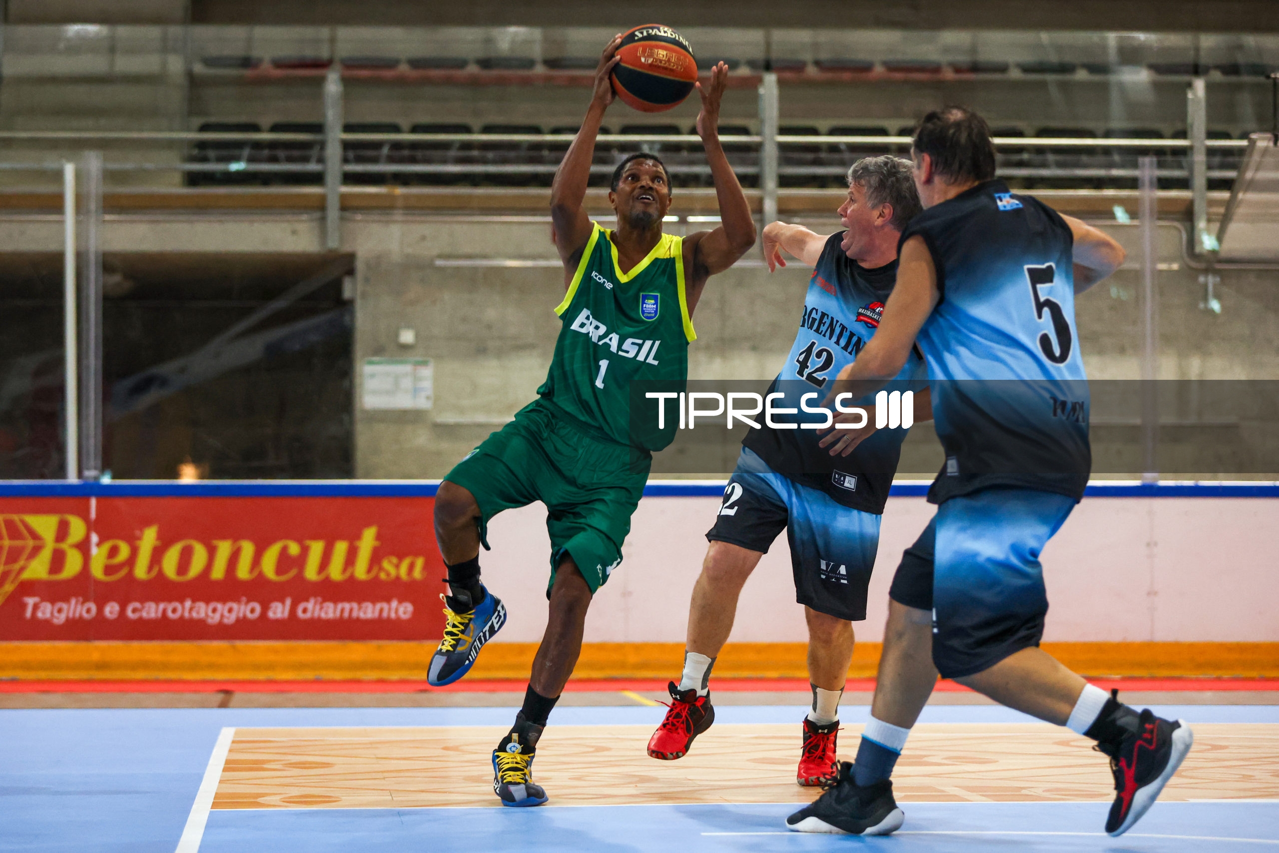Maxibasketball: Argentina C (Morón) – Brazil B M55+